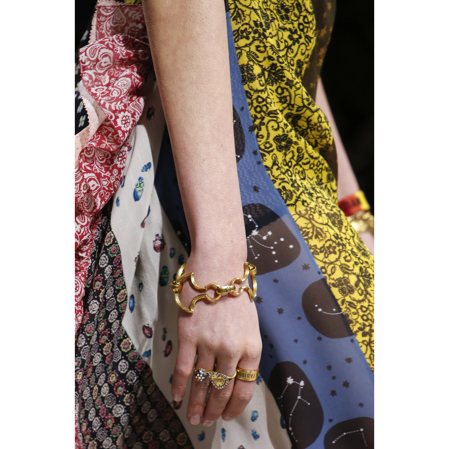 Фото Details Christian Dior , Details Dior Fall 2018 Ready-to-Wear , Детали показа Кристиан Диор , Детали показа Диор осень зима 2018 , Fashion show , неделя моды в Париже , PFW , Мария Грация Кьюри , Mainstyles